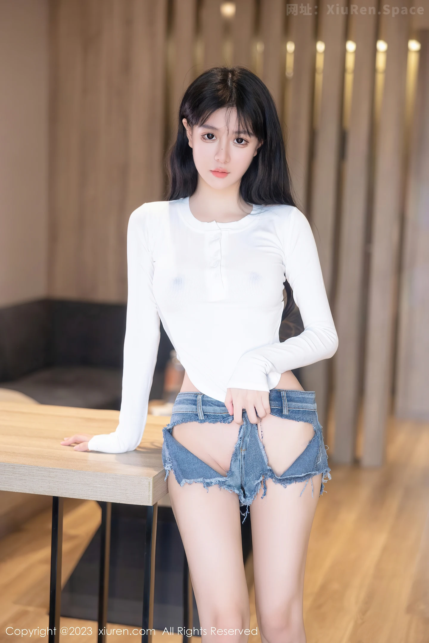 图片[6]-[XiuRen秀人网]VOL.7010 模特幼幼性感白色上衣配破烂牛仔短裤秀完美身材撩人诱惑写真88P-秀人网官方网站